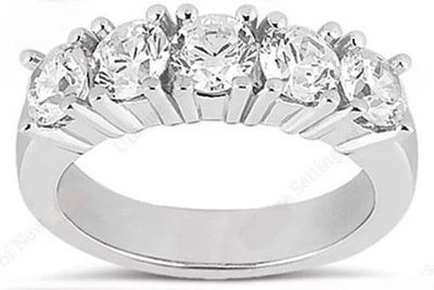 1.01 ct total wt, 5 Stone Stone Diamond Wedding Ring Anniversary Band, G-H SI  - Image 1 of 3