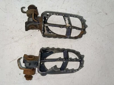 Yamaha YZ426F 2002 97-20 OEM ESTRIBERAS REPOSAPIÉS REPOSAPIÉS BRAZO IZQUIERDO DERECHO Foto 1 de 4