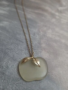 Women Necklace 28" Gold Tone Chain By AVON Apple Pendant Teacher - Picture 1 of 7