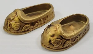 *B3) Vintage Pair Gold Tone Painted Mini Slippers Shoes Figurines Taiwan - Picture 1 of 12