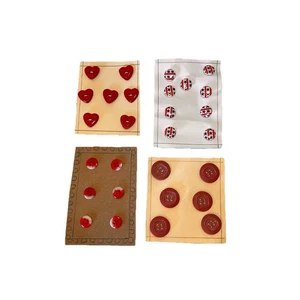 28 Botones Vintage Estrellas Patrióticas Rojas Rayas Corazones Costura -en Tarjetas Caseras - Imagen 1 de 8