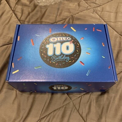 Caja de regalo promocional Oreo 110 cumpleaños celebración de Meijer tazas bolso calcetines delgados Foto 1 de 4