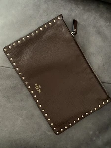 VALENTINO Garavani Rockstud Tasche XL Clutch Handtasche Leder Taupe Braun gold - Bild 1 von 3