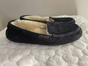UGG Ansley Moccasin Slippers Women's 9 Black Suede Sheepskin Slip On SN3312 - Picture 1 of 10