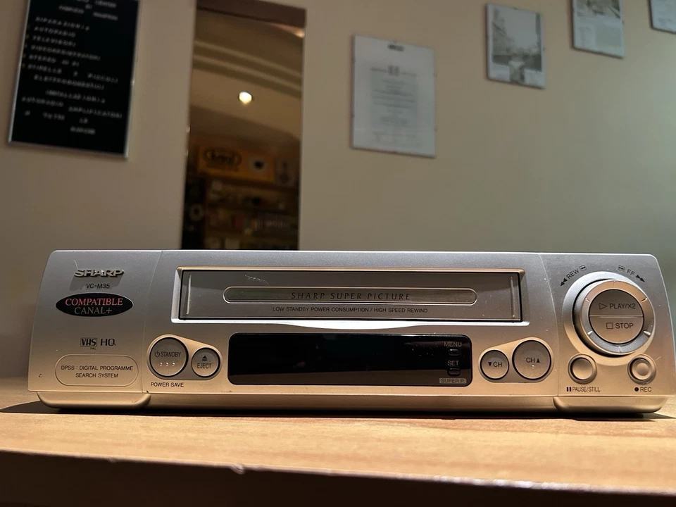 Sharp VHS VC-M35SM(SS) Video Cassette Recorder - Immagine 1 di 4