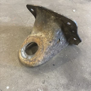 87 - 97 FORD OBS F150 BRONCO F250 F350 LEFT FRONT LOWER CAB FRAME MOUNT OEM - Picture 1 of 4