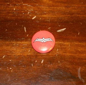 SDCC DC WONDER WOMAN BUTTON NEVER BEEN USED - Picture 1 of 1
