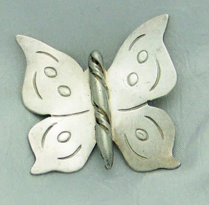 STURDY VINTAGE ESTATE STERLING SILVER BUTTERFLY BROOCH PIN, 1 & 3/4" - Foto 1 di 1