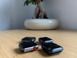 Apple Watch Series 3 38mm Space Grey. Aluminum. 8GB (GPS + LTE) CRACKED & FAULTY - Picture 1 of 6