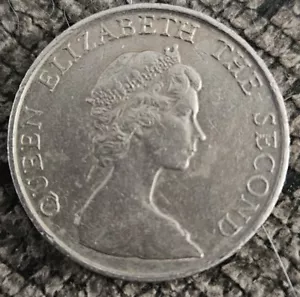 1981 Hong Kong Queen Elizabeth II, 5 Dollar coin. Circ. Raw. - Picture 1 of 3