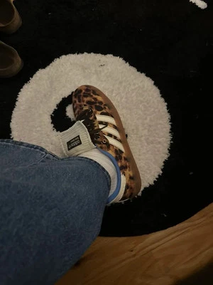 GALES BONNER X ADIDAS CHEETAH SAMBAS Foto 1 de 3