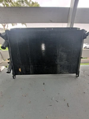 compartimento do motor do radiador de água Ferrari California - Imagem 1 de 3