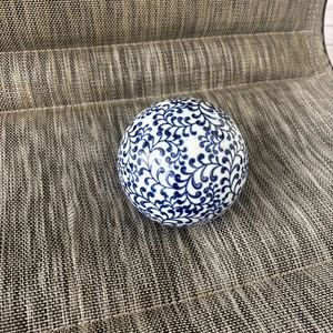 Vintage Decorative Blue Porcelain Ceramic Carpet Ball 4'' Round. - Picture 1 of 1