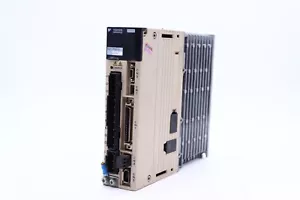 Yaskawa Servo Drive SGDV-2R8A01A002000 Sigma-V Series Servo Pack - Picture 1 of 10