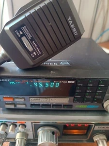 YAESU FT-3700 RADIO VHF UHF DUAL BAND 144-146MHZ 430-440MHZ CON MICRO INTROVABIL - Zdjęcie 1 z 5