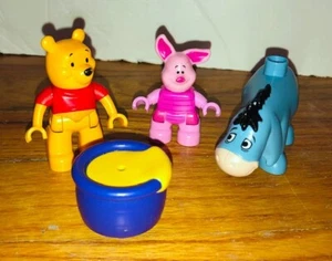Lotto di 3 personaggi Lego Duplo Disney Winnie The Pooh Maialino Occhiello Vaso Miele - Foto 1 di 1