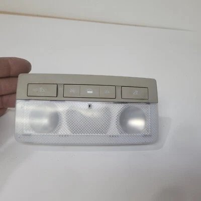 Painel de luz de leitura lâmpada cúpula Chevrolet Volt 2012-2016 GM 22779359 FABRICANTE DE EQUIPAMENTO ORIGINAL - Imagem 1 de 4