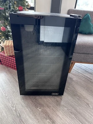 Geladeira NewAir Glass Door edição especial - NÃO FUNCIONA/reparável - Imagem 1 de 4