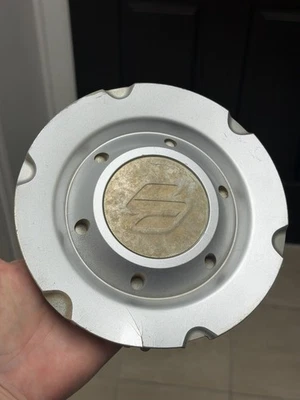 Tapacubos central rueda Suzuki Grand Vitara XL7 2001-2003 43250-52D50 2455 Foto 1 de 4