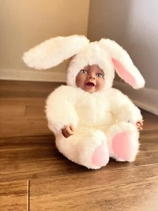 Vintage 1997 Anne Geddes Hase Kaninchen 8 Zoll Plüsch Baby Puppe Afroamerikaner braun - Bild 1 von 7