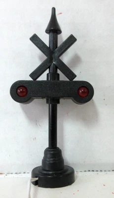 FLASHING O SCALE CROSSING SIGNAL uses 2 AA BAT. - Image 1 of 4