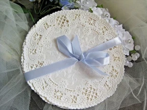 50 pcs 5" INCH WHITE TRUE FRENCH LACE PAPER DOILY ROUND - FREE SHIPPING - Picture 1 of 3