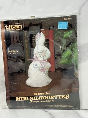 Kit de punto de cruz SELLADO CON CONEJITO - Mini siluetas decorativas Titan Needlecraft Foto 1 de 4