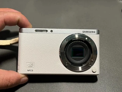 Cámara digital Samsung NX Mini 20,5 MP sin espejo con lente de 9-27 mm WiFI NFC Foto 1 de 4