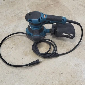Makita 3 Amp 5 pollici Levigatrice orbitale casuale a velocità variabile con filo - Foto 1 di 6