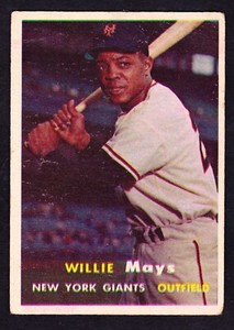 1957 TOPPS #10 WILLIE MAYS GIANTS