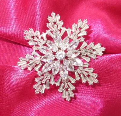 Broche prendedor copo de nieve con estrás de cristal chaqueta de invierno solapa brillante ¡IMPRESIONANTE! Foto 1 de 4