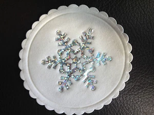 Christmas Paper Coasters x 25 with Sparkling Snowflake Design Party Drinks Mats - Picture 1 of 3