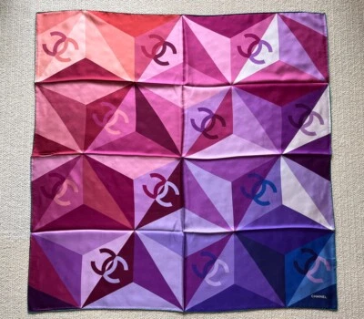 Chanel Nueva Bufanda de Seda Entrelazada Logo CC Degrade Foto 1 de 4