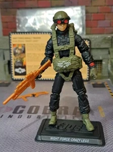 GI JOE ~ 2014 CRAZYLEGS ~ FUERZA NOCTURNA ~ SIN USAR, EN CAJA ORIGINAL ~ FUEGO NOCTURNO joecon PIERNA LOCA - Imagen 1 de 3
