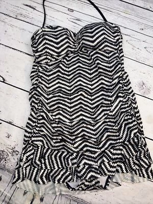 Traje de baño Apt 9 talla grande de una pieza con falda inferior blanco y negro en zigzag Foto 1 de 4