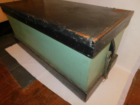 19th C SAILOR'S SEA CHEST TRUNK  WOOD PAINTED GREEN rope  MA Martha's Vineyard Cover