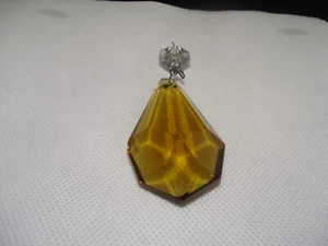 1 PIECE VINTAGE YELLOW CRYSTAL TEARDROP FLAT ENDS CHANDELIER PRISM PART 2 1/2" - Picture 1 of 3