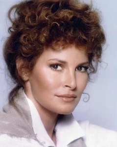 Raquel Welch 5x7 Movie Memorabilia - Picture 1 of 1