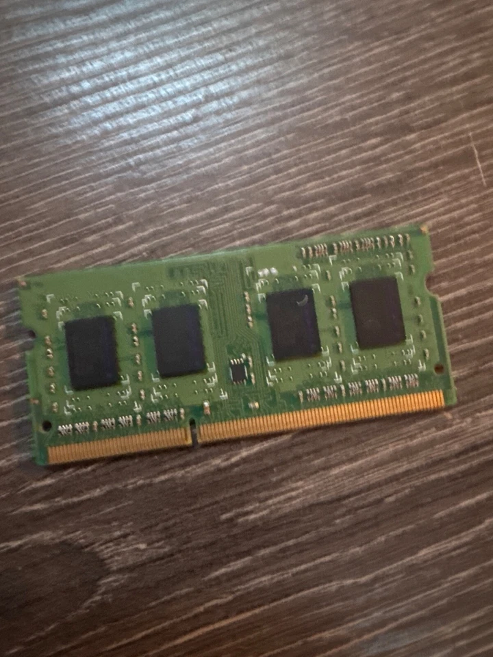 DDR three 2 GB stick of ram apacer green used out of 2007 laptop - Image 1 of 1