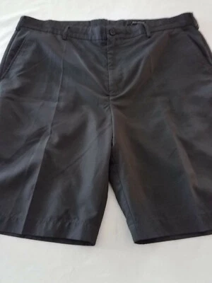  Pantalones Cortos de Golf Greg Norman Para Hombre Talla 40 Negro Tiburón A Cuadros Poliéster Usados en Excelente Condición Foto 1 de 4
