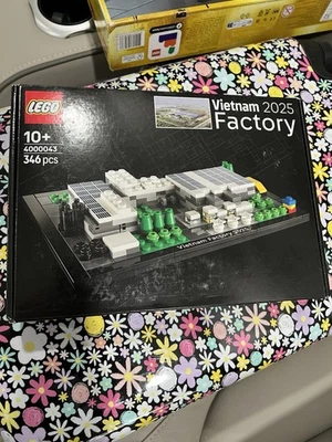 Lego Vietnam Factory 4000043 - Image 1 of 3