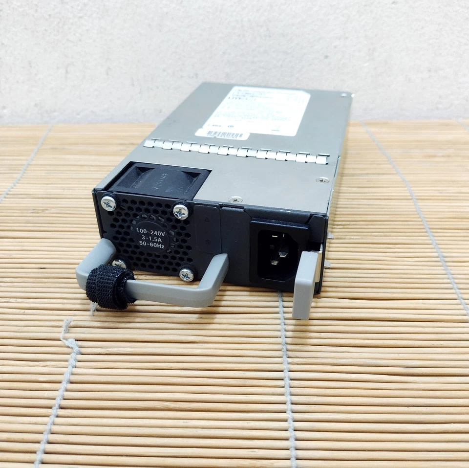 Cisco PWR-CC1-250WAC C8300 1RU 250W AC Power supply - Bild 1 von 1