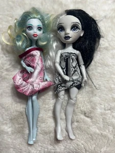 Set di 2 bambole Monster High: Lagoona Blue e Frankie Stein in abiti eleganti - Foto 1 di 4