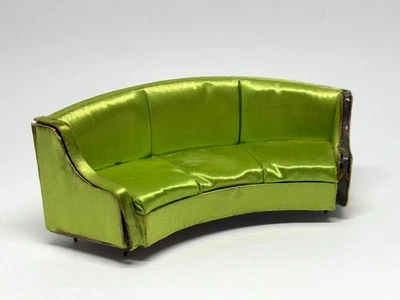 Sofá curvo de salón de satén verde princesa pequeña ideal de colección tal cual Foto 1 de 4