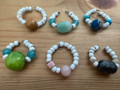 Juego de 6 dijes de copa de vino hechos a mano, cuentas de piedra, alambre de resorte (sin cierre molesto) Foto 1 de 4