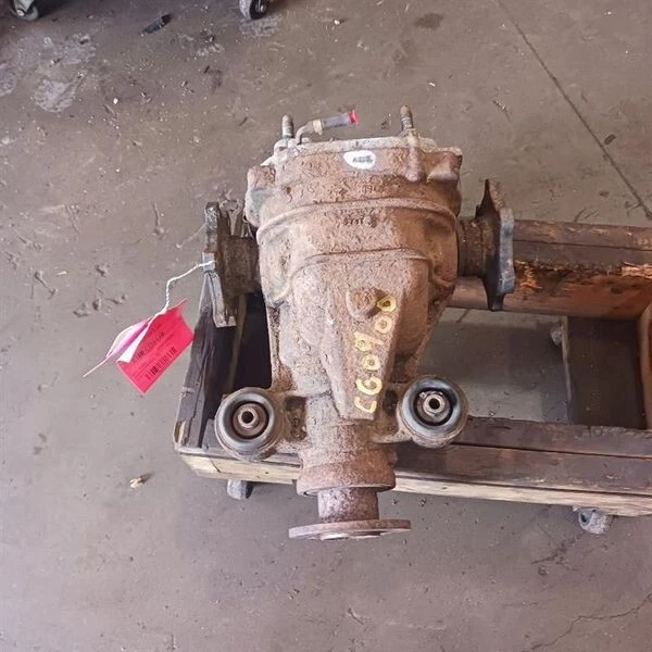 2004-2006 INFINITI QX56 Nissan Armada Rear Differential Carrier 3.357 Ratio OEM - Image 1 of 1