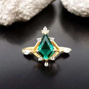 925 Sterling Silver 9x7 mm Kite Shape Natural Emerald Ring Yellow Gold Plated - Picture 1 of 7