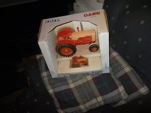 Case 600 diesel Toy tractor (1/16 & 1/43) New in box - Picture 1 of 2
