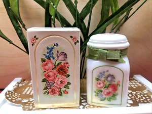 Vintage 70s  Avon Country Garden Elusive Beauty Dust Sachet Jar Milk Glass Decor - Picture 1 of 1