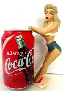 COCA-COLA© - PORTE CANETTE PIN UP 17,5 cm de Hauteur - Imagen 1 de 3